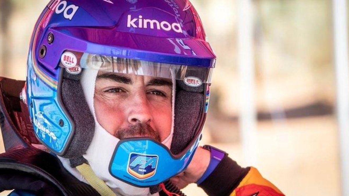 Fernando Alonso ya probó, el pasado mes de marzo, en Suráfrica, el Toyota Hilux, ganador del Dakar en manos del qatarí Nasser Al-Attiyah.-EFE
