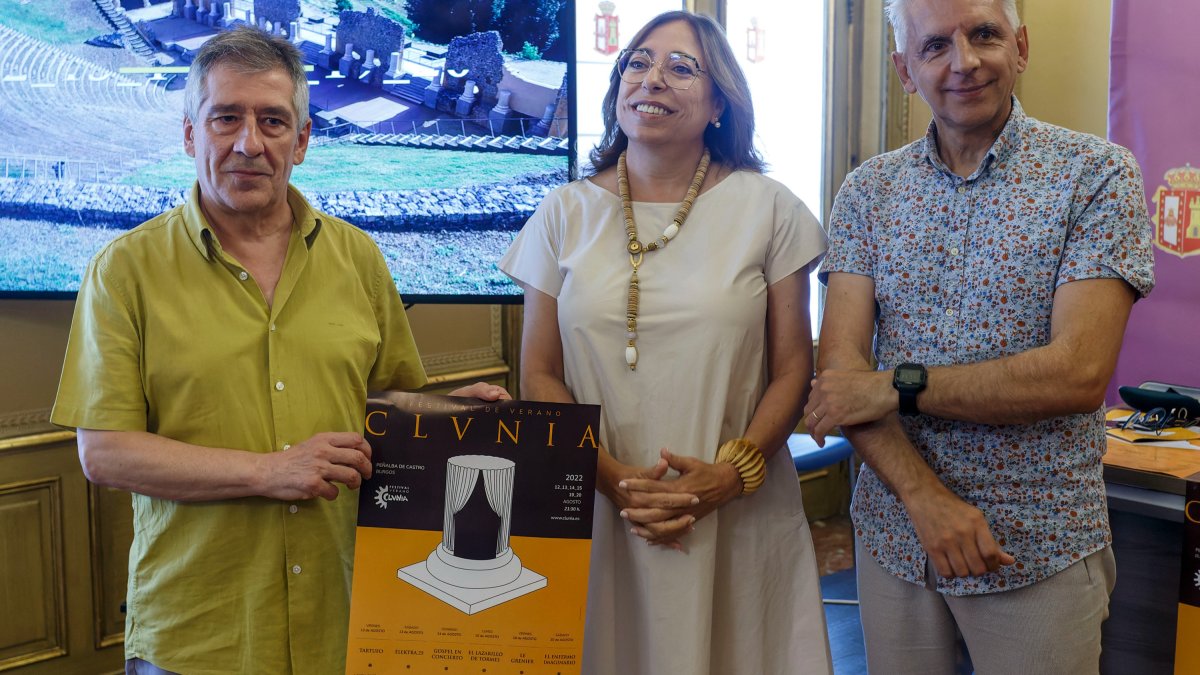 La diputada Raquel Contreras presidió el acto de presentación del festival. SANTI OTERO