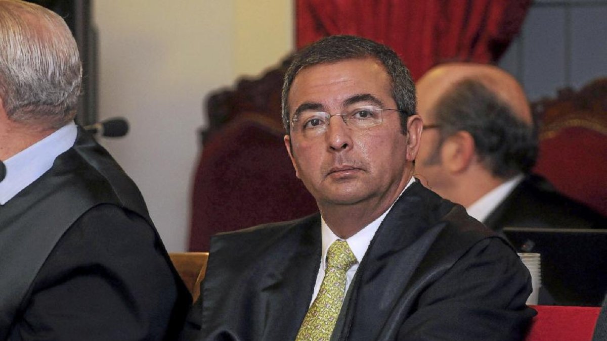 Fermín Guerrero, el abogado de la policía local Raquel Gago.-E. M.