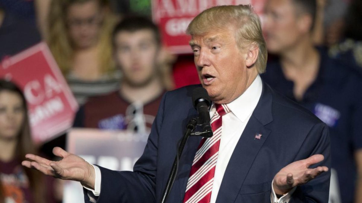 Varias mujeres han denunciado al candidato republicano, Donald Trump, de forzarlas y abusar de ellas.-AP