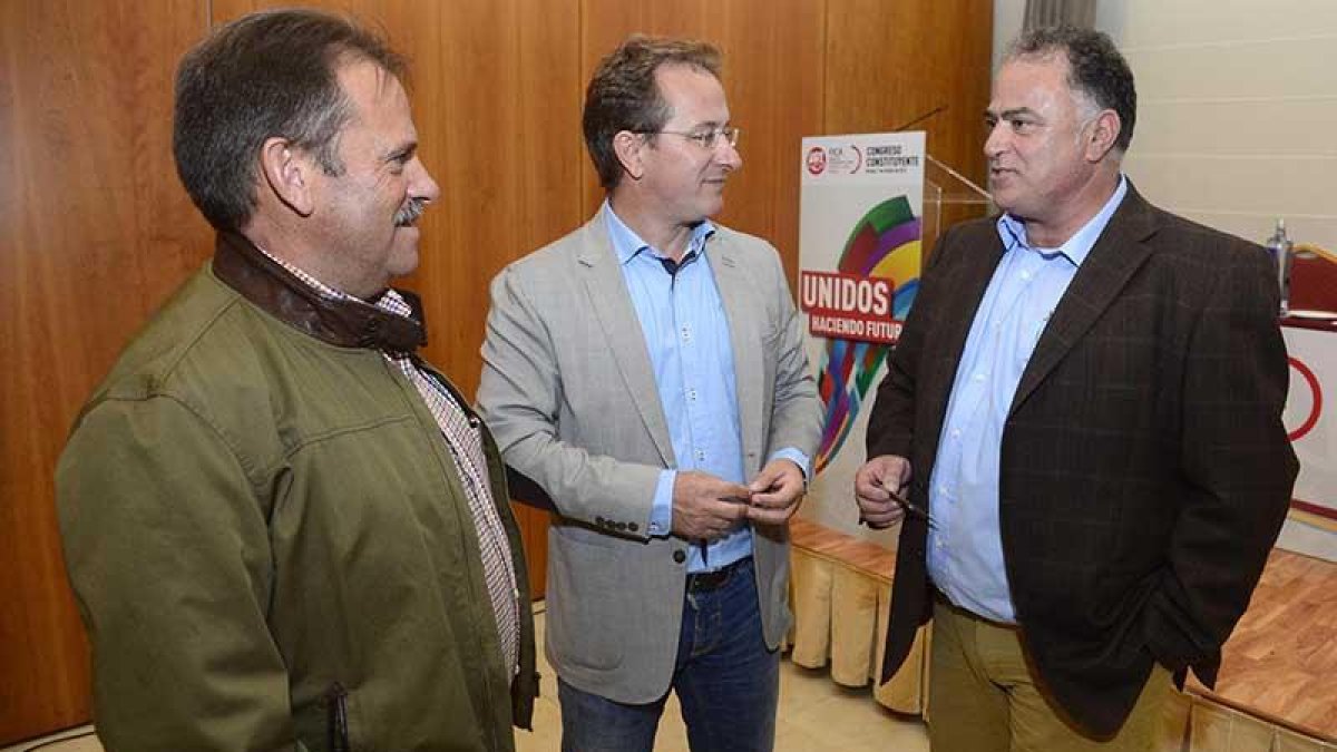 Ramiro Marijuan, Pedro Hojas y Miguel Ángel Gutiérrez Fierro, ayer en el Congreso.-ICAL