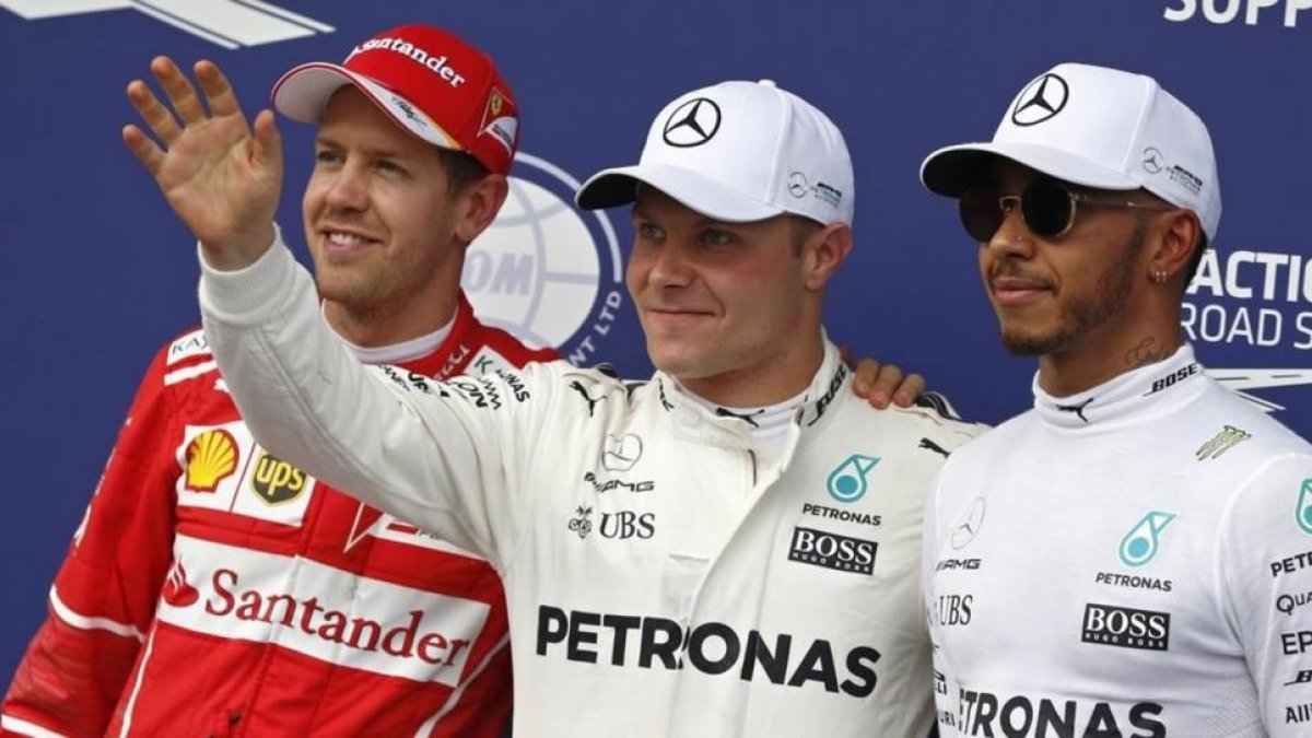 El piloto Valteri Bottas, en el centro de la imagen.-DARKO BANDIC