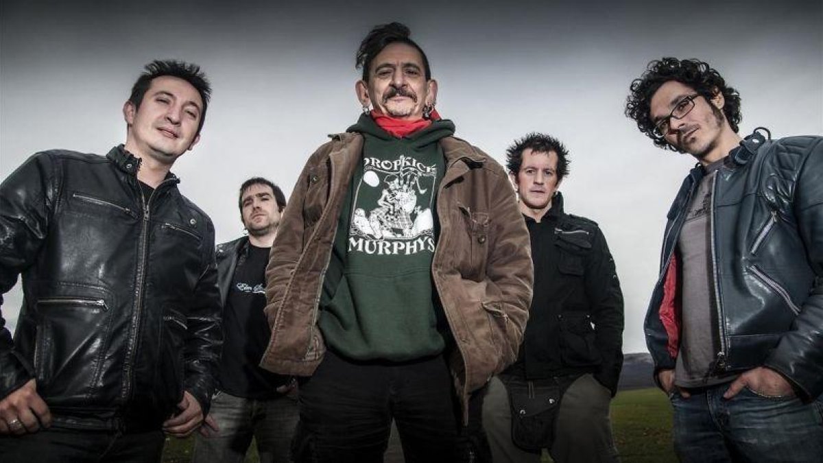Evaristo, con su grupo Gatillazo.-EL PERIÓDICO