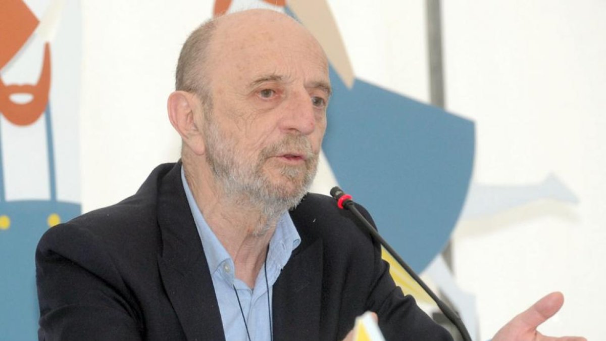 Andrés Aberasturi presentó ‘El libro de las despedidas’ en la carpa.-Israel L. Murillo