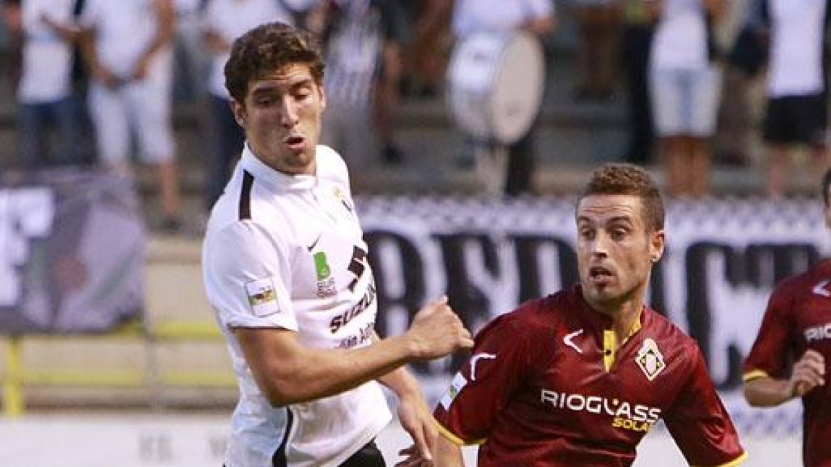 El Burgos CF volvió a ser víctima de la mayor ambición del Caudal de Mieres-Santi Otero