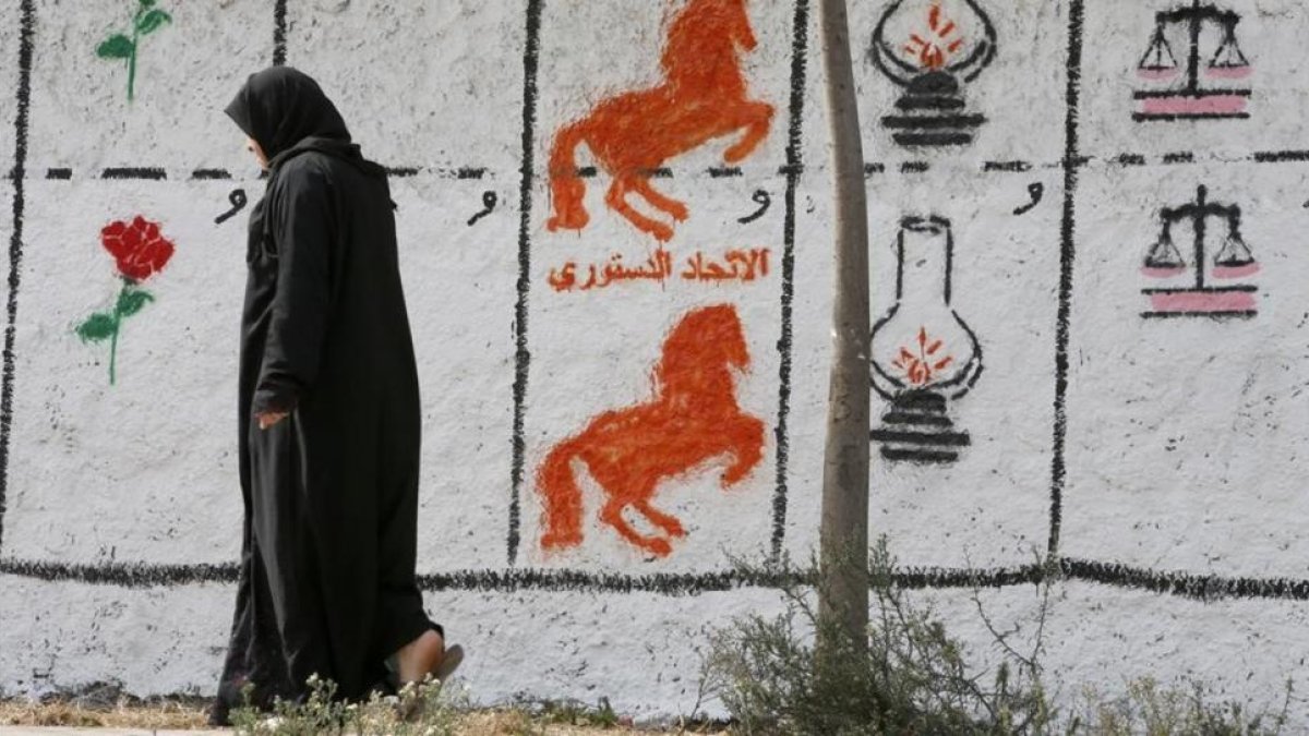 Propaganda electoral en Casablanca.-AP / ABDELJALIL BOUNHAR