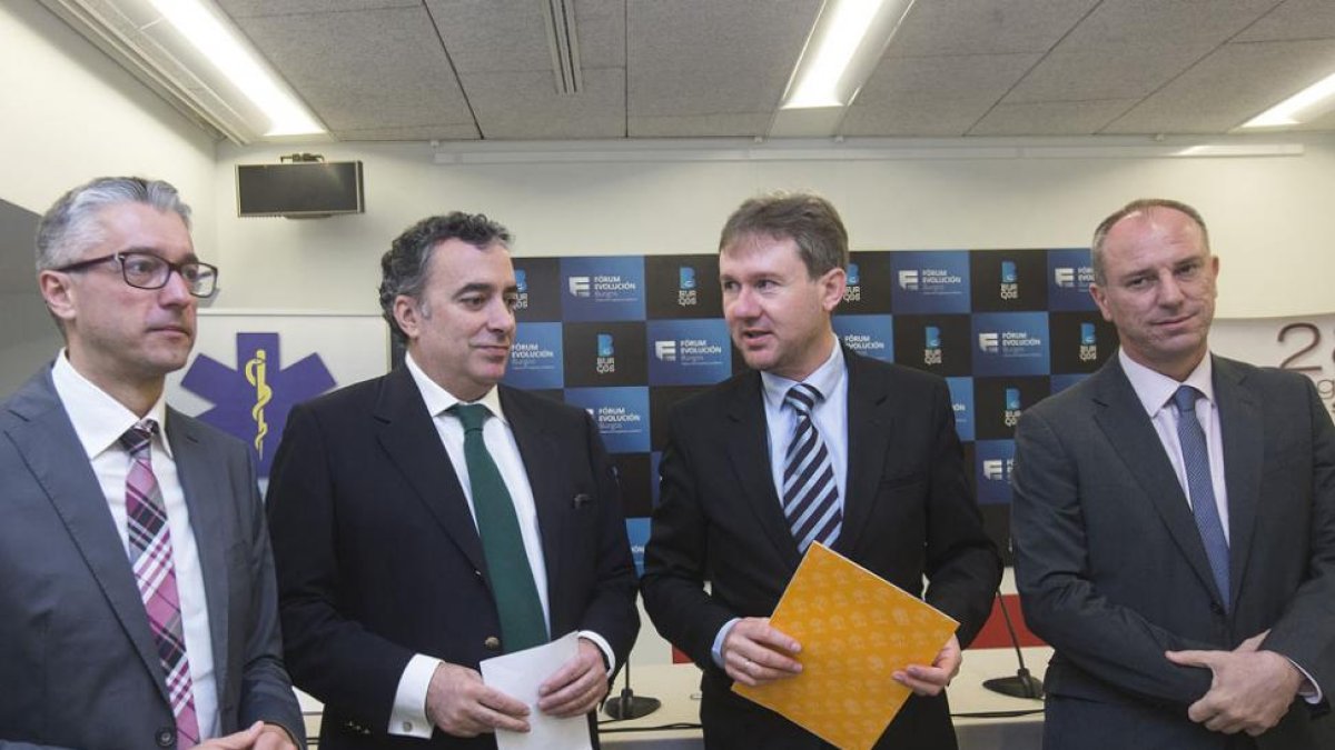 De izquierda a derecha, José Ramón Casal, Fernández de Valderrama, Lacalle y Juan González.-RAÚL G. OCHOA