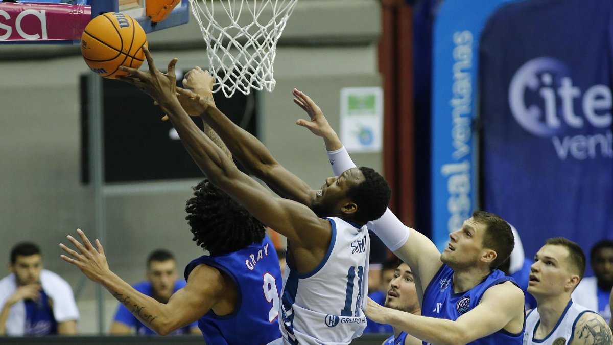 Imagen del partido entre el Hereda San Pablo y el Igokea del pasado martes. SANTI OTERO