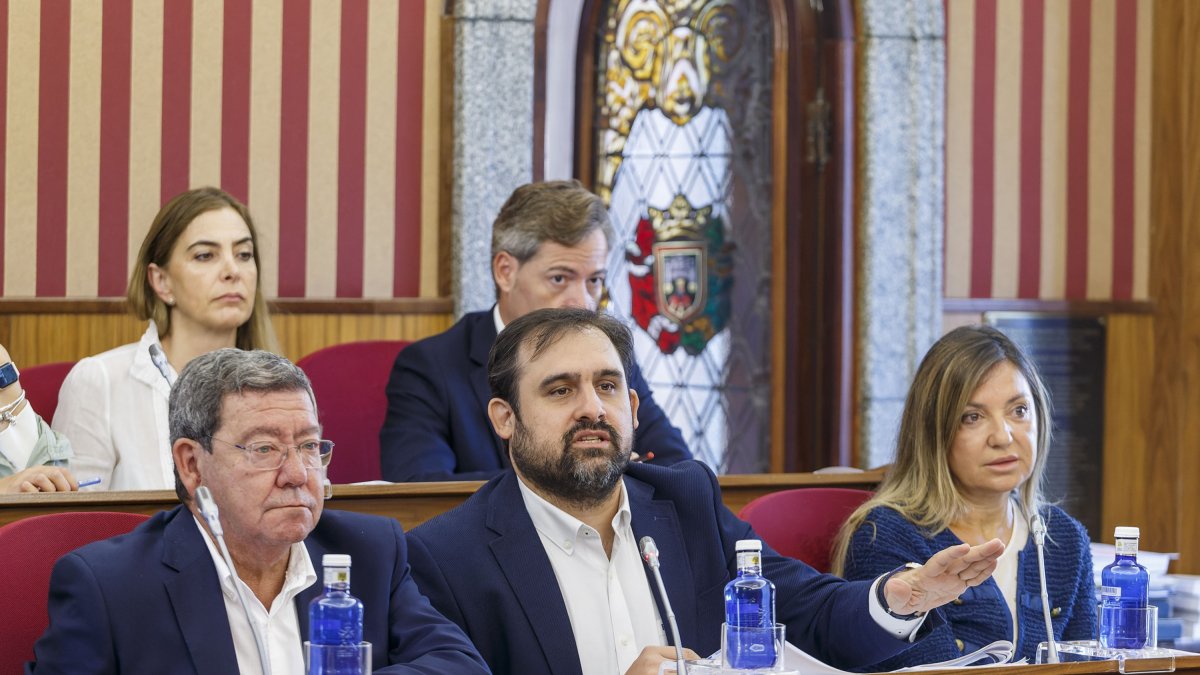 El concejal del PP, Jorge Berzosa, en una de sus intervenciones del Pleno. SANTI OTERO