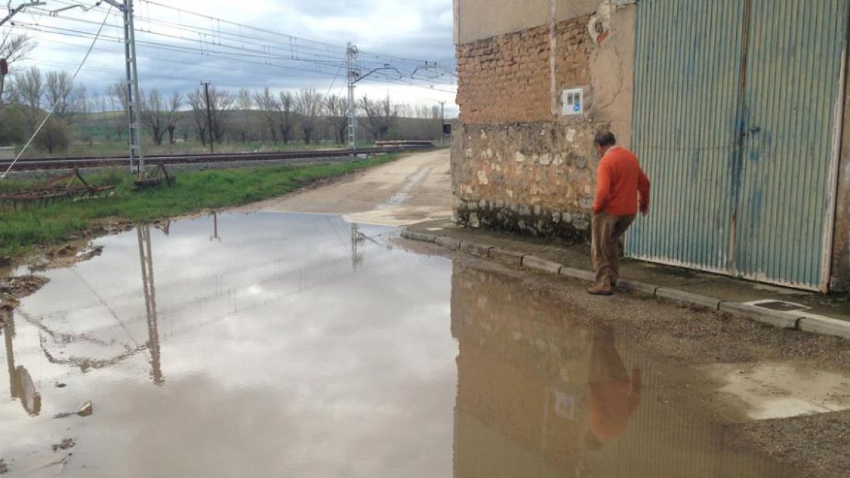 Imagen de uno de los caminos de Quintanilla de las Carretas.-ECB