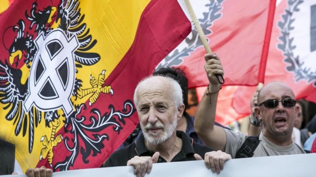 Pedro Pablo Peña, en el centro, en una manifestación en septiembre del 2014.-JOAN PUIG