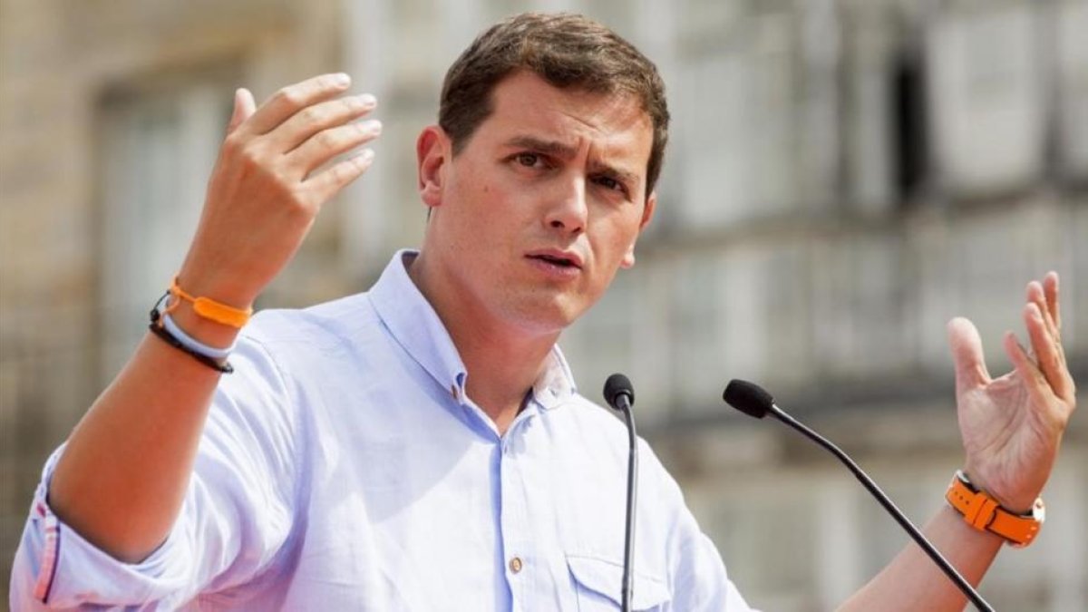 El presidente de Ciudadanos, Albert Rivera, durante un mitin preelectoral en Vitoria.-EFE / DAVID AGUILAR