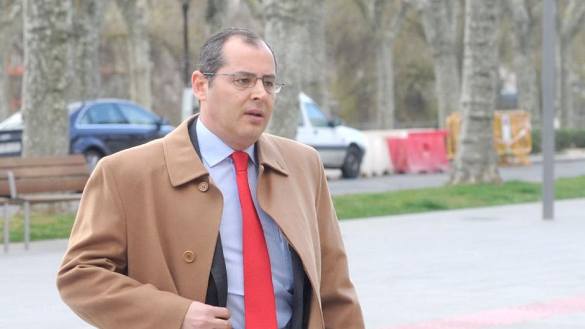 Juan Carlos Saiz entrando el martes en el Palacio de Justicia.-ISRAEL L. MURILLO