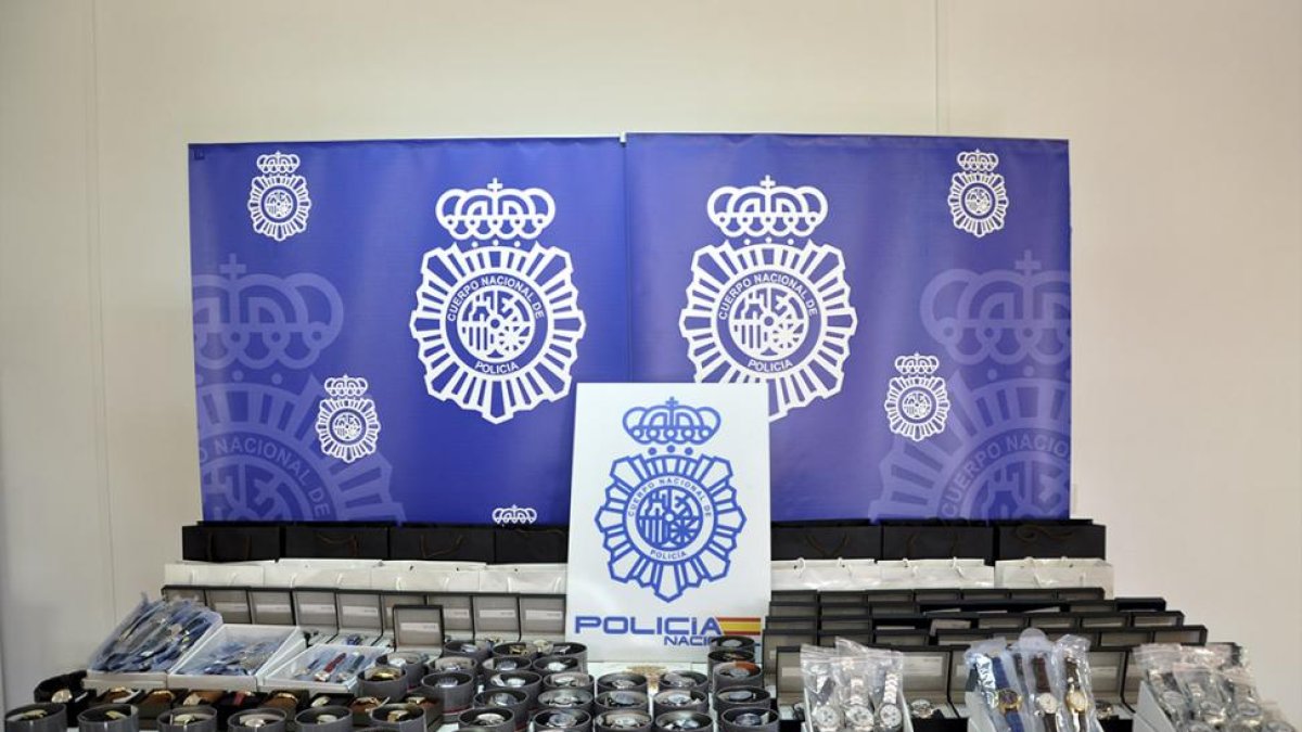 Material recuperado por la Policía.-ECB