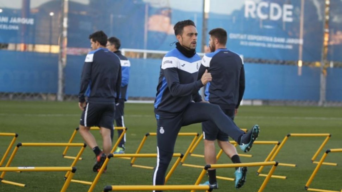 Sergio García, en primer plano, en un entrenamiento del Espanyol.-RCDE