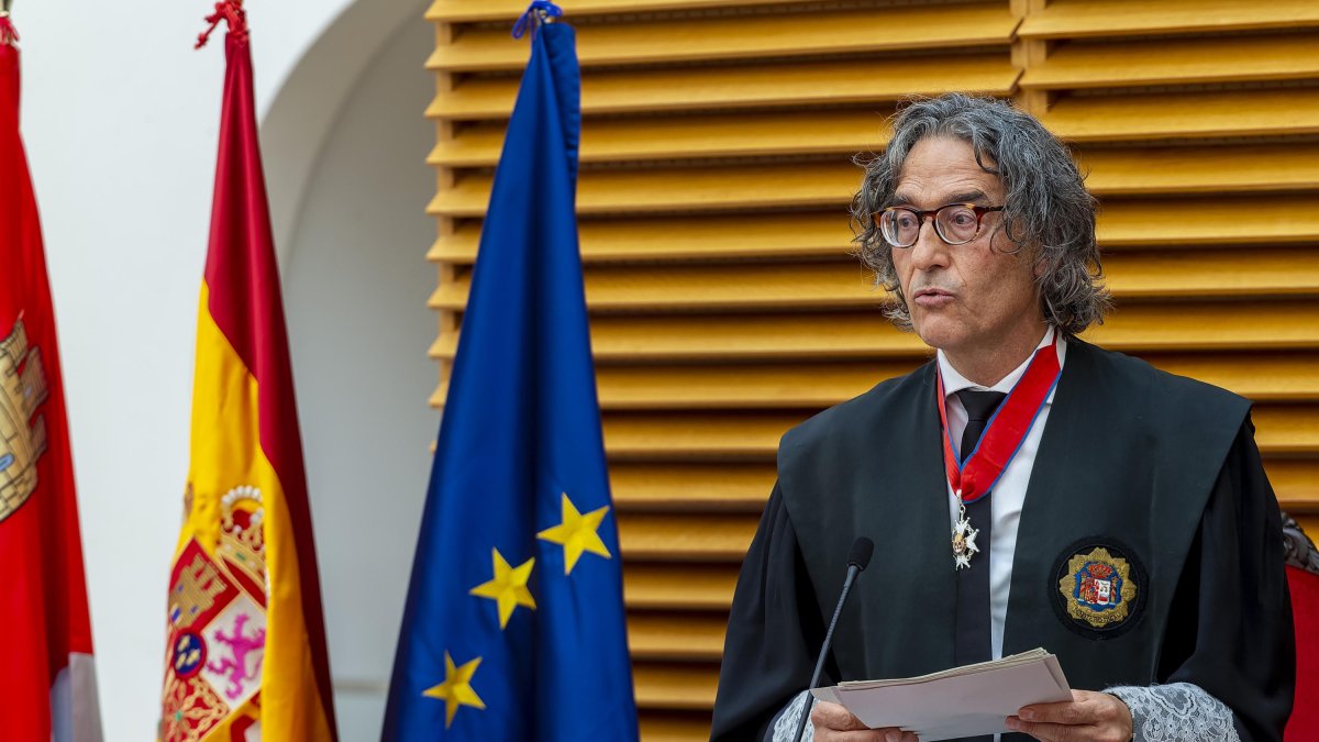El fiscal superior, Santiago Mena, durante su intervención. SANTI OTERO