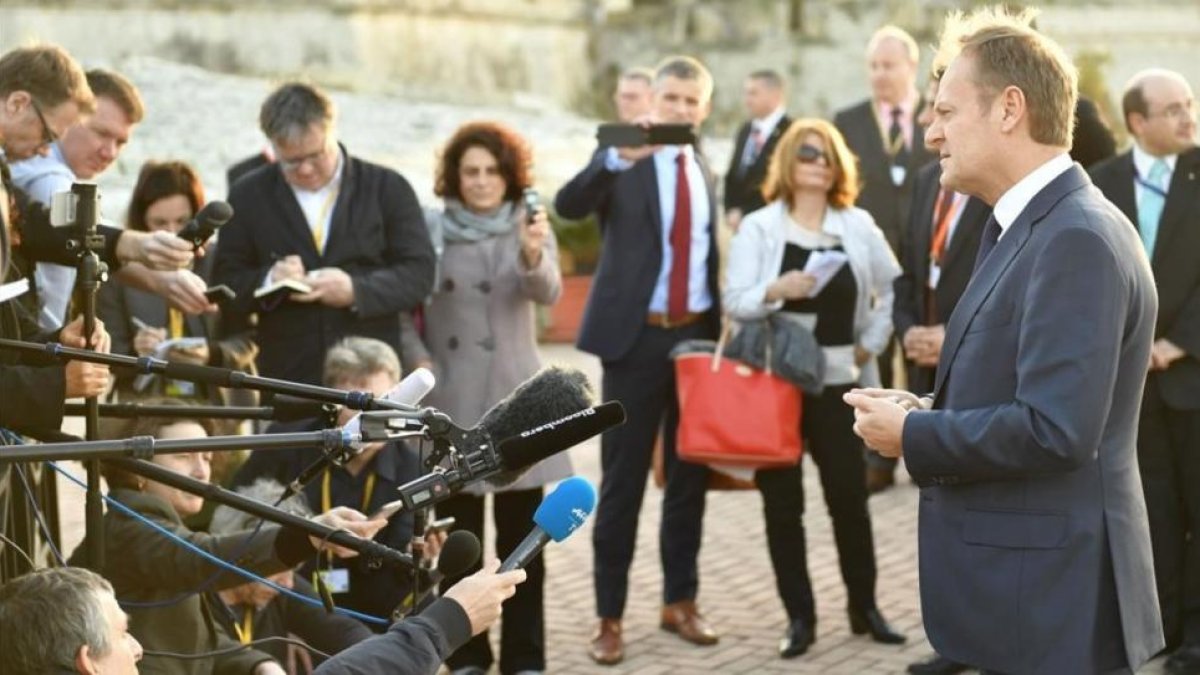 El presidente del Consejo Europeo, Donald Tusk, a su llegada a la Valeta, capital de Malta, para la reciente cumbre europea.-ANDREAS SOLARO