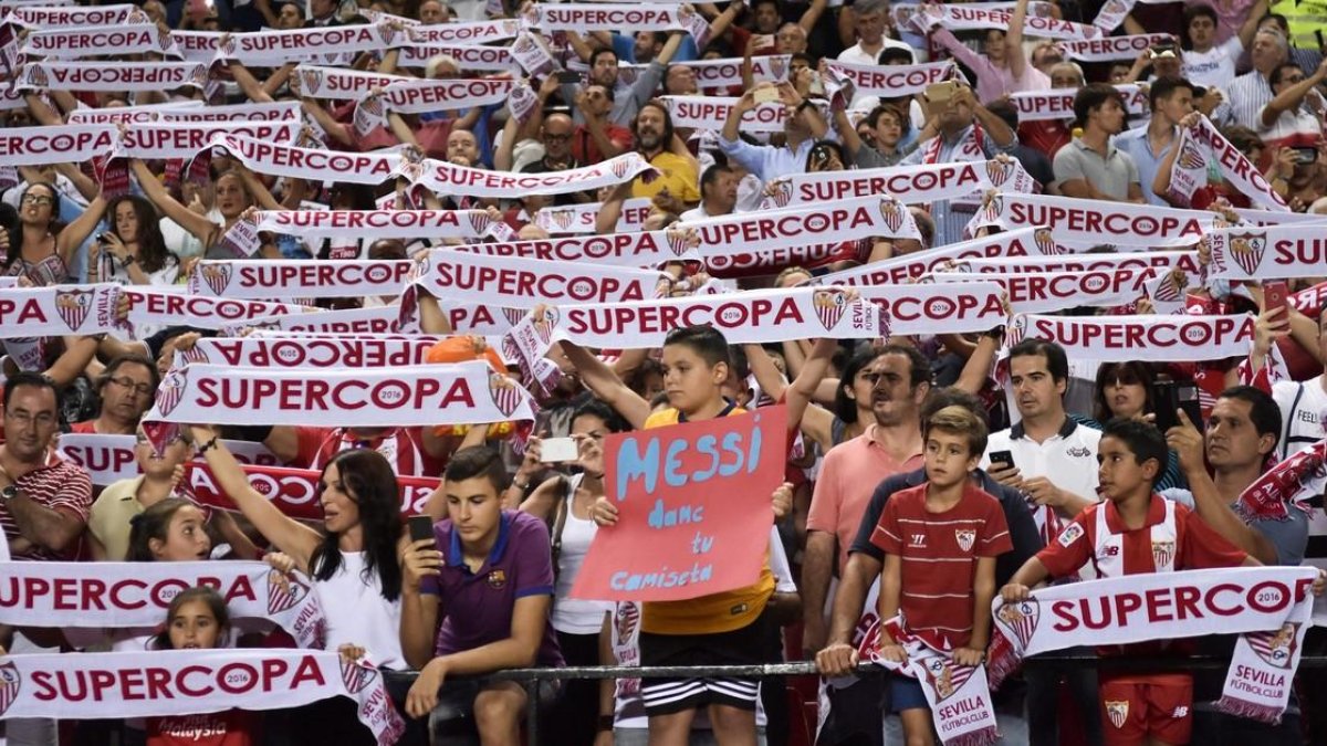 La grada del Sánchez Pizjuán durante la ida de la Supercopa del 2016 entre Sevilla y Barç-ARCHIVO/ EFE
