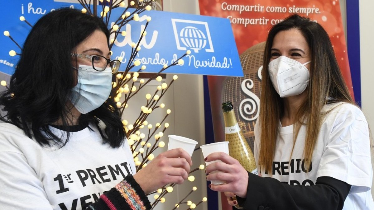 El premio gordo de la lotería deja un puñado de millones en Boñar. ICAL.