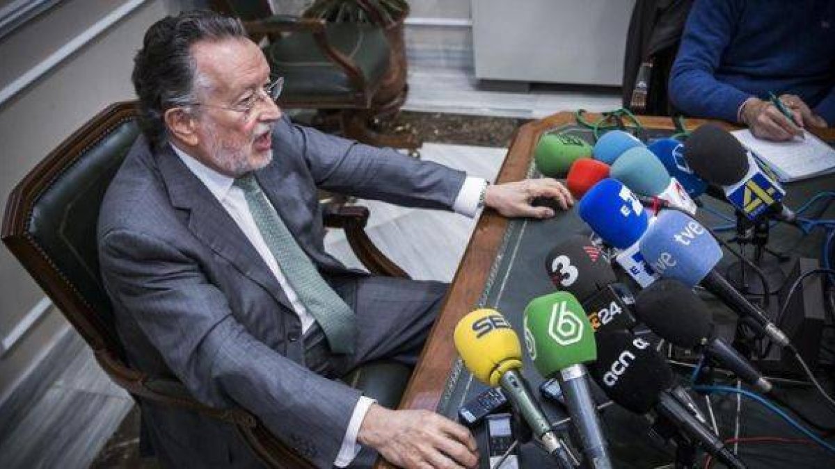 El vicealcalde de Valencia, Alfonso Grau, en la rueda de prensa que ha ofrecido este lunes.-Foto: MIGUEL LORENZO
