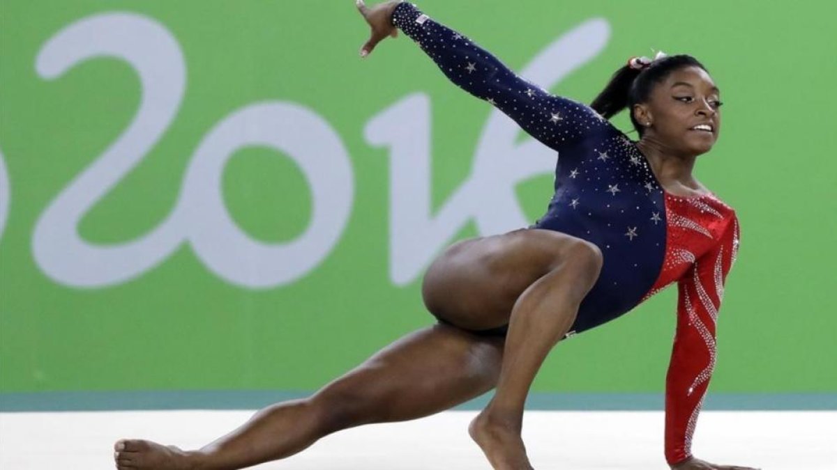 Simone Biles, en un ejercicio de suelo en Río.-AP / REBECCA BLACKWELL