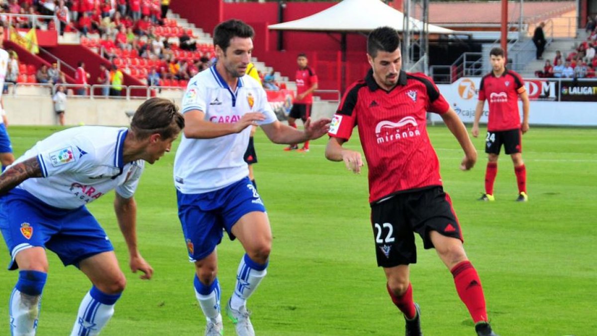 Mirandés y Real Zaragoza empataron (1-1) en el primer partido del curso en Anduva-J. E. Egurrola