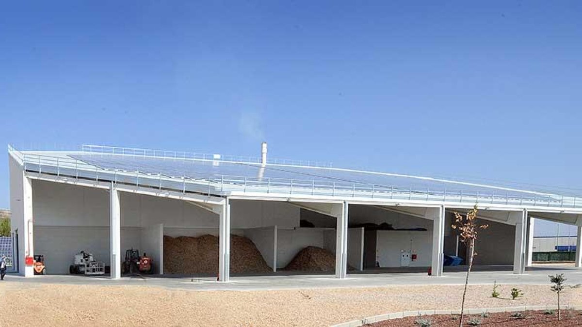 L’Oreal dispone de paneles solares y emplea residuos forestales para su caldera de biomasa.-ECB
