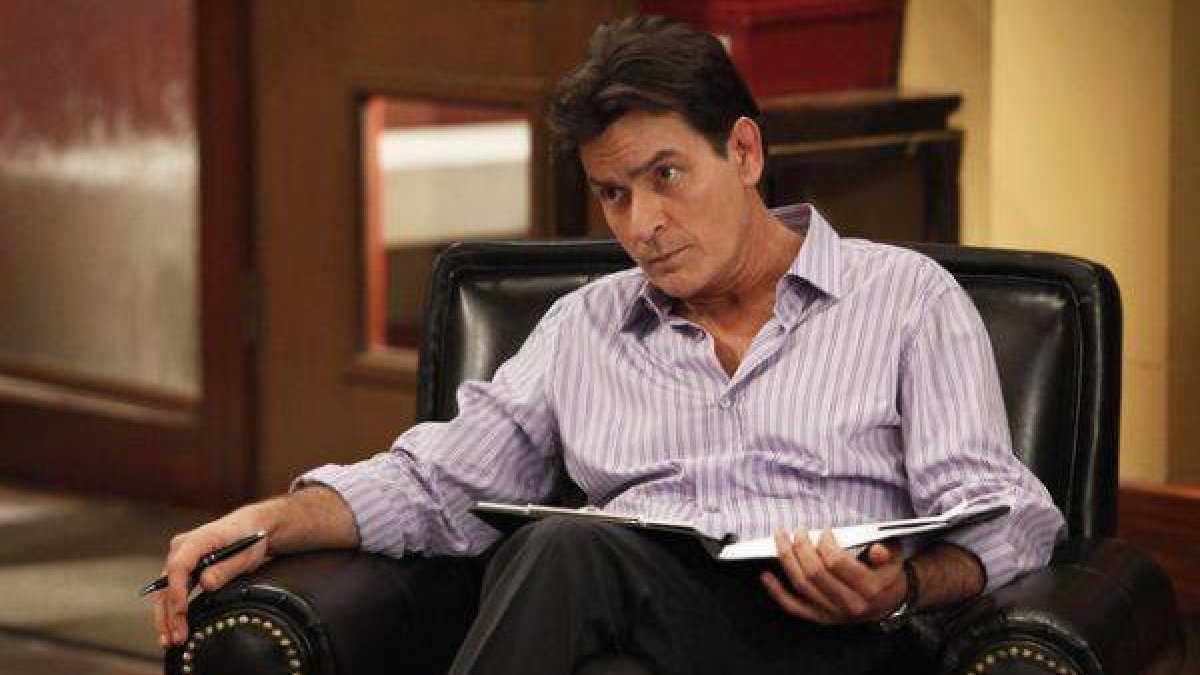 Charlie Sheen, en una escena de 'Terapia con Charlie'.-Foto: MEDIASET