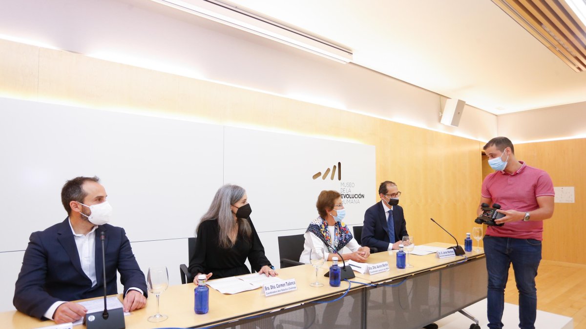 Un momento de la presentación, hoy en el MEH, de la V edición del Desafío Asti Robotics. SANTI OTERO