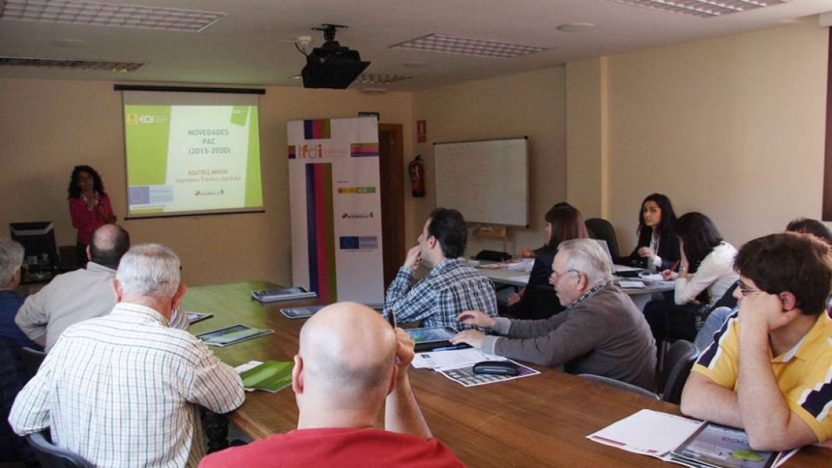 Charlas agrarias de La Factoría de Innovación de Burgos en Adeco Bureba.-G.G.