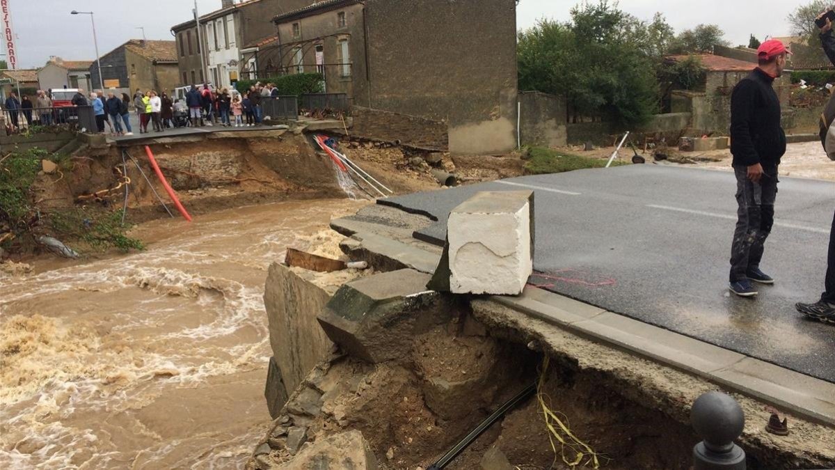 Inundaciones en Villegailhenc.-AFP/ ENRIC CABANÍS