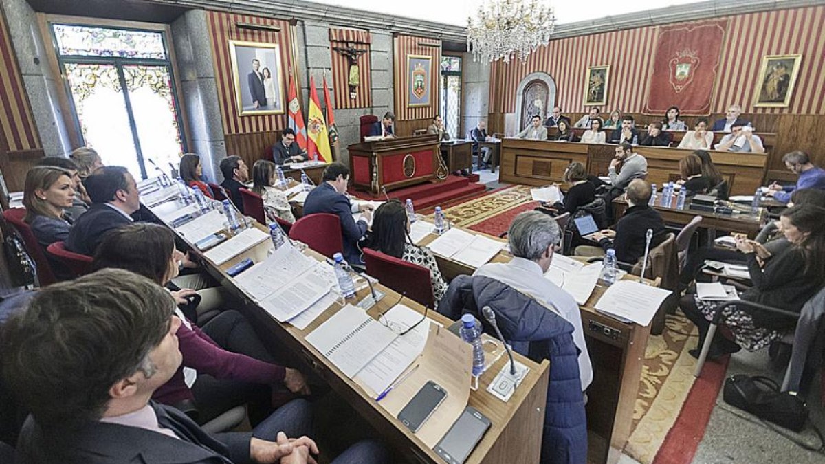 Un momento de la sesión ordinaria del Pleno de marzo.-SANTI OTERO