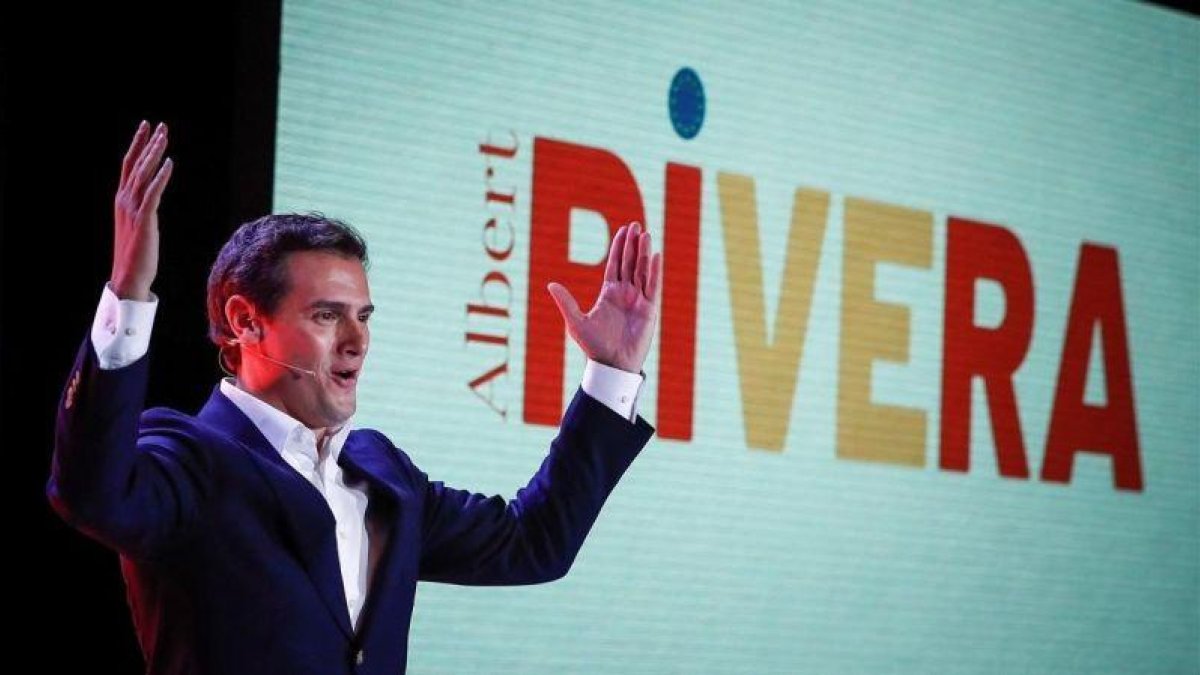 Albert Rivera durante el acto de presentacion de su candidatura a la Presidencia del Gobierno tras imponerse ayer en el proceso de primarias.-EFE EMILIO NARANJO