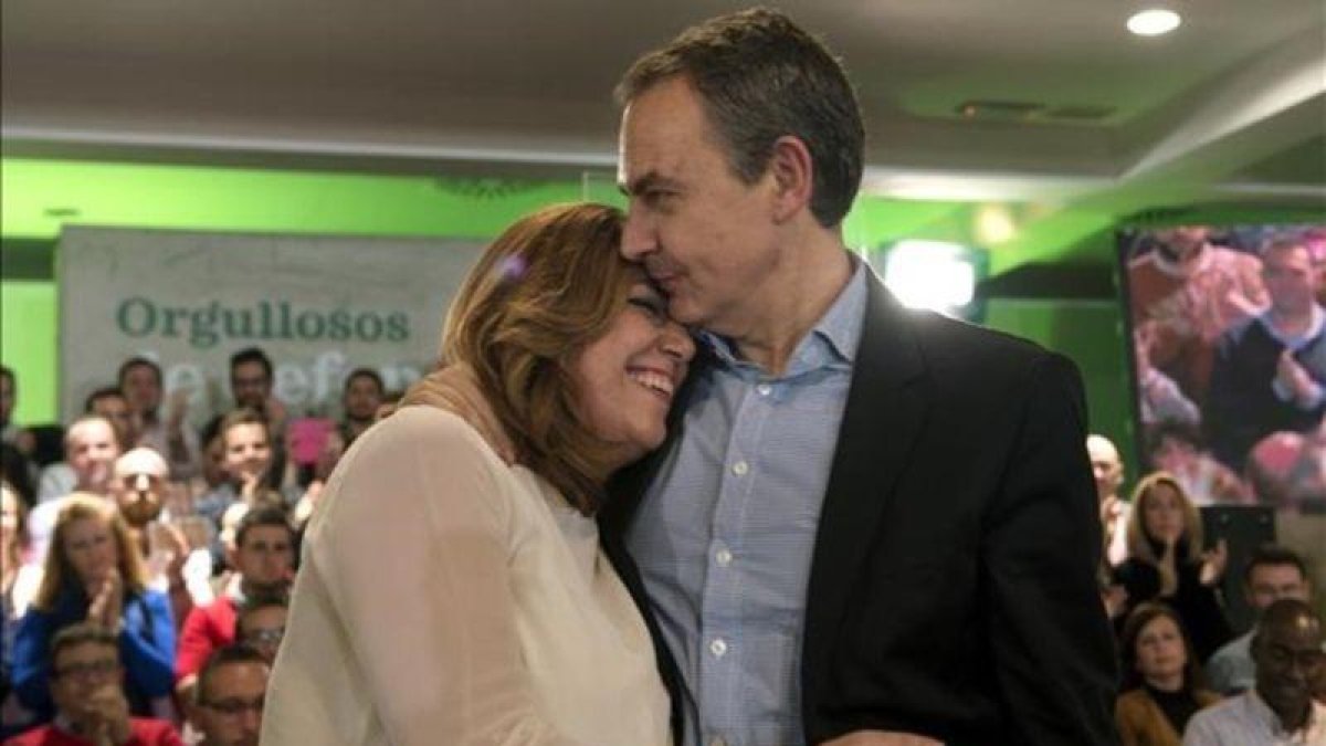 La presidenta de Andalucía, Susana Díaz, y el expresidente del Gobierno José Luis Rodríguez Zapatero, en un mitin en Jaén.-EFE / JOSE MANUEL PEDROSA
