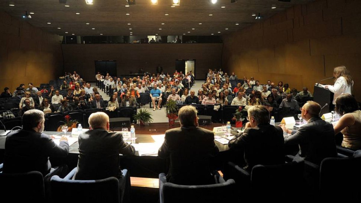 Un momento de la asamblea de la Hermandad de Donantes, celebrada en el salón de actos de la Casa del Cordón.-ISRAEL L. MURILLO