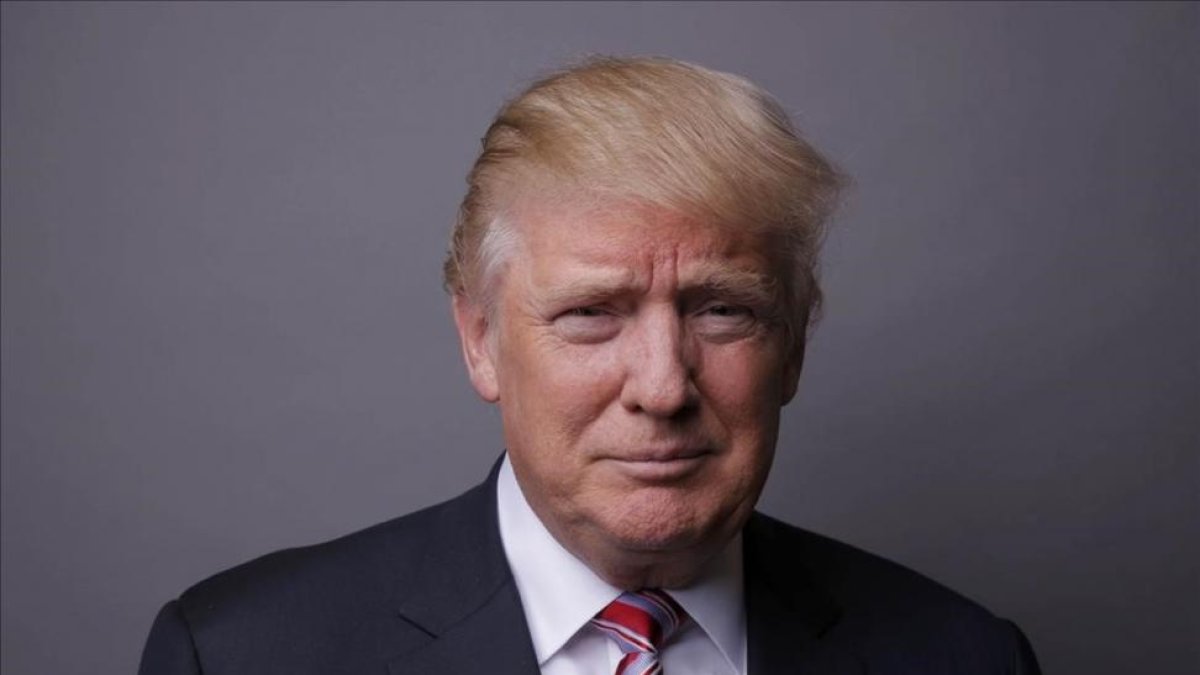 El candidato presidencial republicano, Donald Trump, posa para una foto después de una entrevista con la agéncia Reuters en su oficina de la Torre Trump en Nueva York.-REUTERS