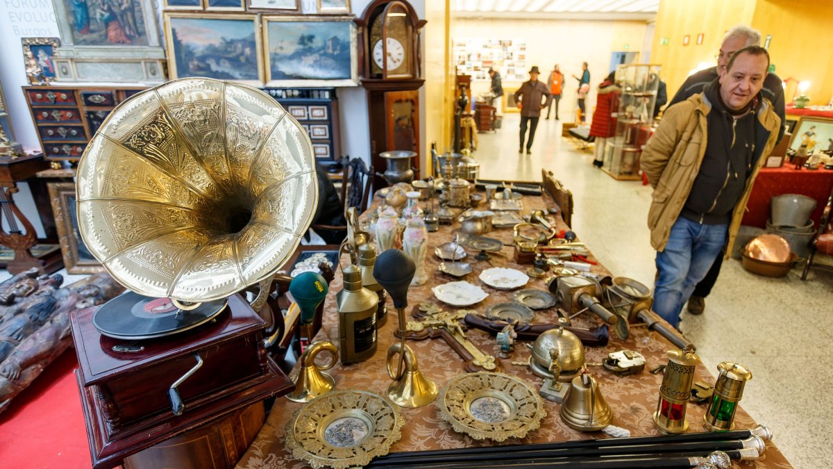 Imagen de la Feria de Antigüedades que acoge el Fórum. SANTI OTERO