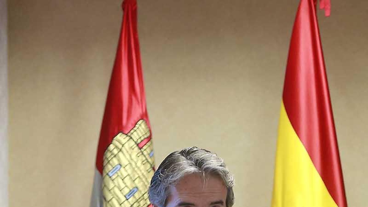 El ministro de Fomento durante la presentación en Burgos.-RAÚL G. OCHOA
