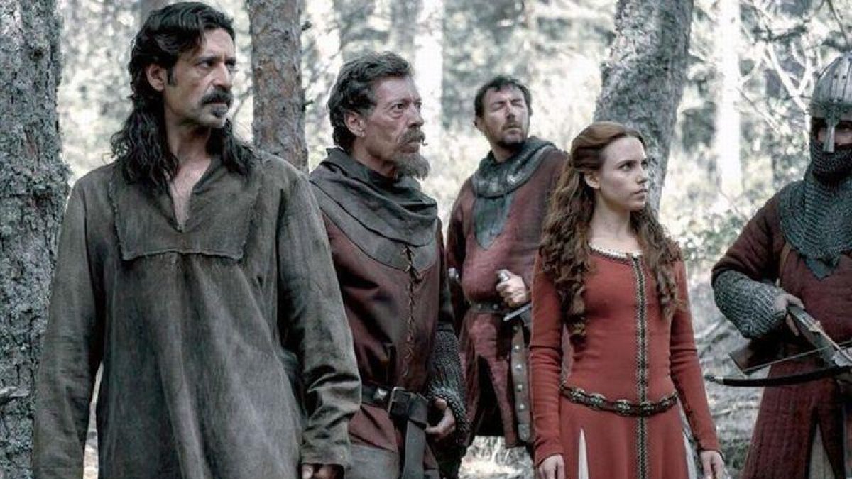 Nacho Fresneda, Ramón Langa y Aura Garrido, en el primer episodio de la segunda temporada de 'El misterio del tiempo'.-TAMARA ARRANZ