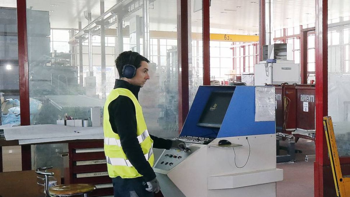 La contratación indefinida apenas supone el 7% del total de los empleos generados en 2014.-RAÚL G. OCHOA