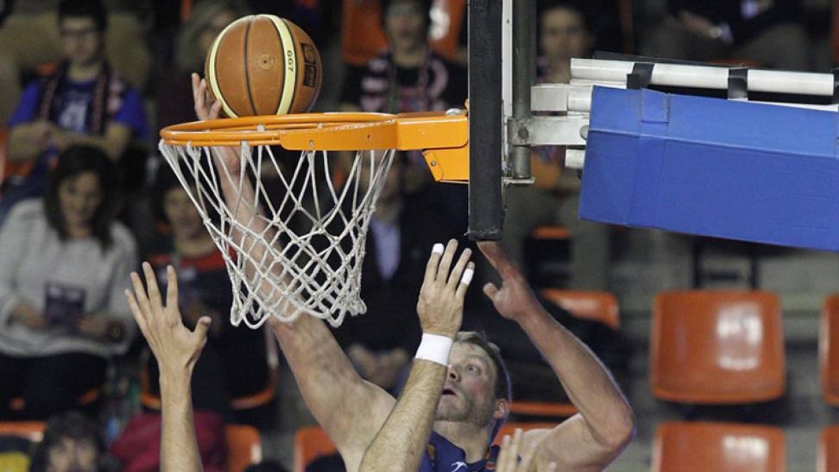 Coppenrath anota dos puntos en el partido contra el Palma.-SANTI OTERO