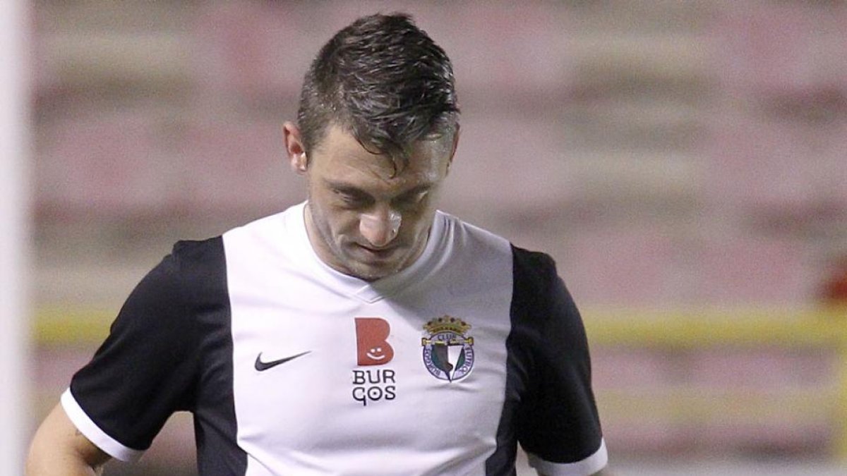 Jonatan Valle durante un choque en El Plantío.-SANTI OTERO