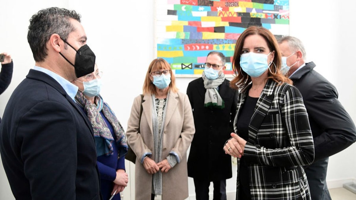 La consejera de Empleo e Industria, Carlota Amiga, en el Centro especial de Empleo 'La Brújula' de Prosame, ubicado en las instalaciones de PepsiCo en Burgos. ICAL