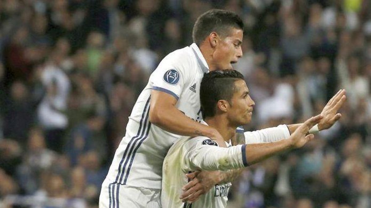 Cristiano celebra su gol de falta directa.-EFE