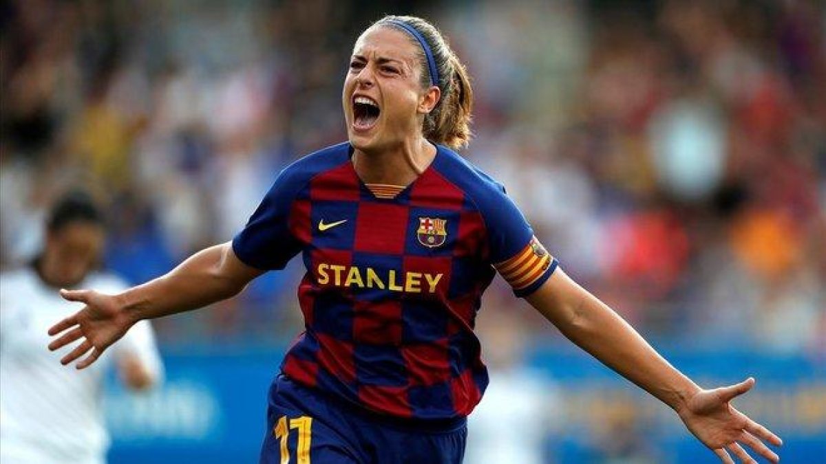 Alexia festeja el primer gol del Barça al Tacón, el primero del Barça femenino en el estadio Johan Cruyff.-EFE / ALBERTO ESTÉVEZ