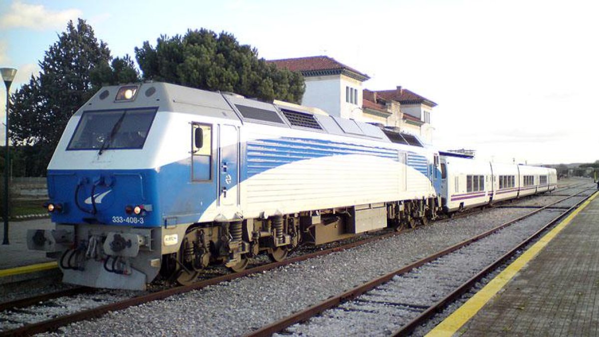 Explican que en pleno rendimiento, podría mover una docena de trenes diarios.-L. V.