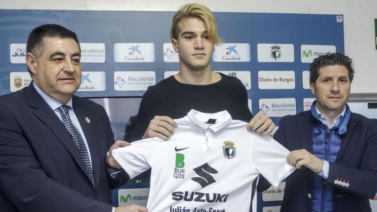 Razvan Stefan Popa fue presentado oficialmente ayer y por la tarde realizó su primer entrenamiento-Santi Otero