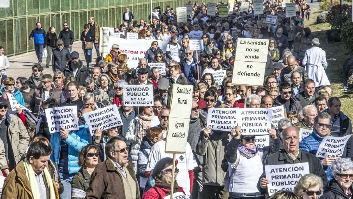 Un momento de la manifestación a la altura de la calle León.-ISRAEL L. MURILLO