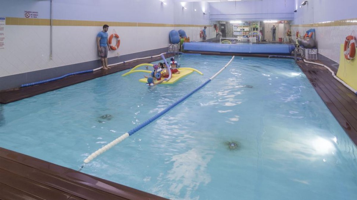 La piscina del gimnasio Grandmontagne, donde se imparten cursos de natación intensivos.-SANTI OTERO