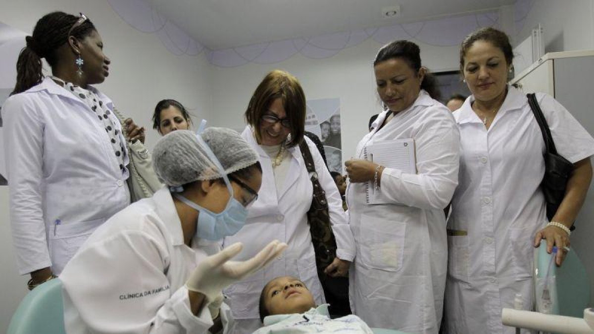 Doctores cubanos.-AP